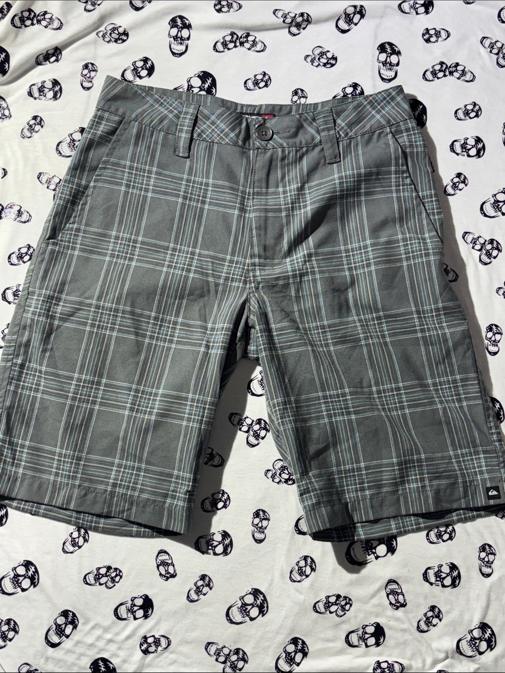 Quiksilver Men’s Gray Plaid Flat-Front Shorts with Light Blue Windowpane